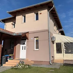 Apartman Airport Road/reptér Közeli Ház Privát Parkolóval, Budapest
